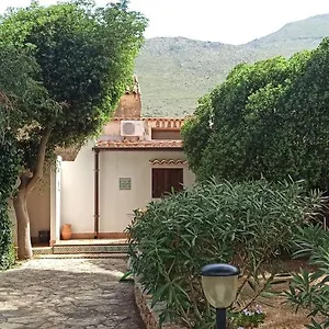 Indipendente Con Patio Giardino E Parcheggio Casa vacanze